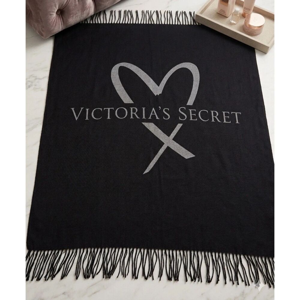Victorias Secret Limited Edition Black Pink Heart Warm Cozy Blanket Throw NEW